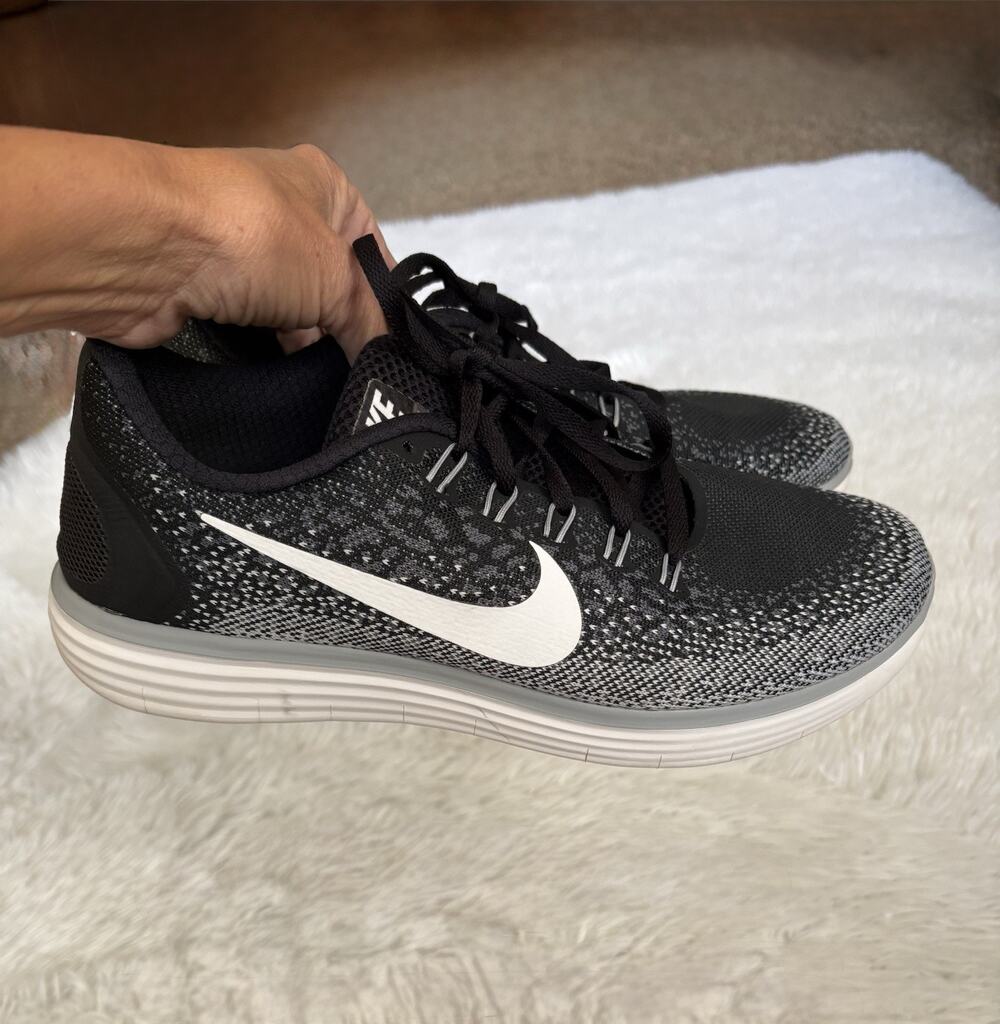 Nike Free Run Distance 9.5 Classic Black Running Sneakers. Great Pair. Comf